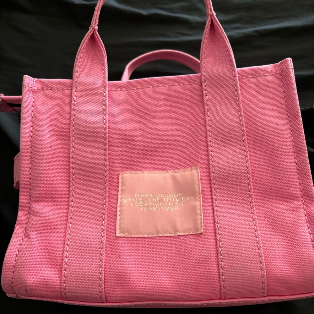 Marc Jacobs small tote bag in color candy pink with plain black strap